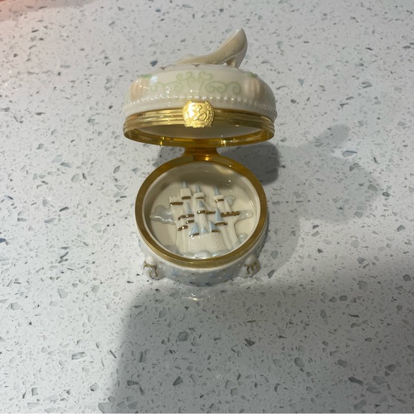 Lenox Cinderella’s Enchanted Slipper Treasure Box - Picture 3 of 7